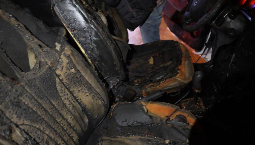 Araç yangınında itfaiye eri ve kameramanın ölümden döndüğü an 6